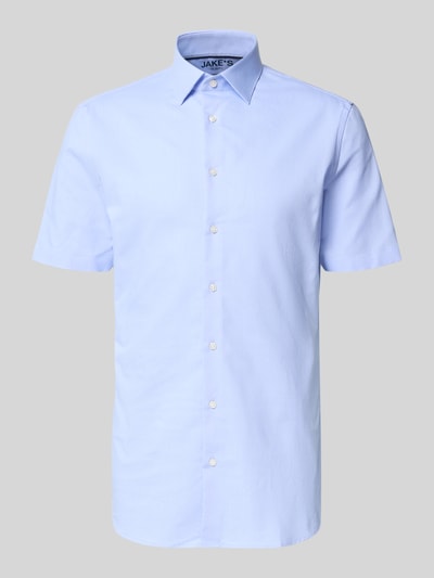Produktfoto, Slim Fit Business-Hemd mit Kentkragen von Jake*s aus hellblauem Baumwoll-Mix, glatte Textur, Knopfleiste, kurze Ärmel