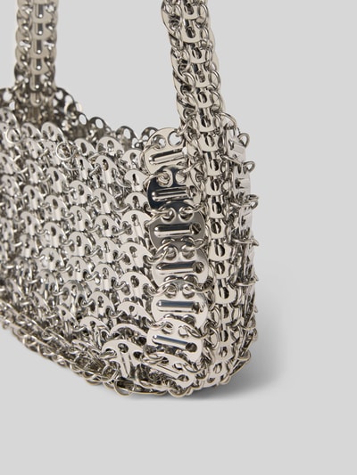 Produktfoto, Crossbody Bag in metallic von Rabanne mit Gliederketten-Optik, Label-Detail, silberne Oberfläche, Maße 20x14x3 cm, offenes Hauptfach