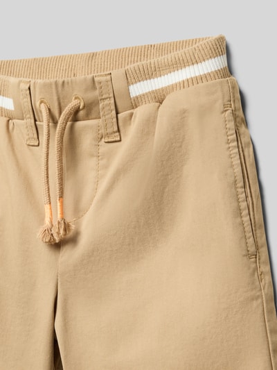 Produktfoto, Regular Fit Sweatshorts aus Baumwoll-Mix von s.Oliver RED LABEL in Beige mit elastischem Bund, Tunnelzug und Eingrifftaschen, Detailaufnahme