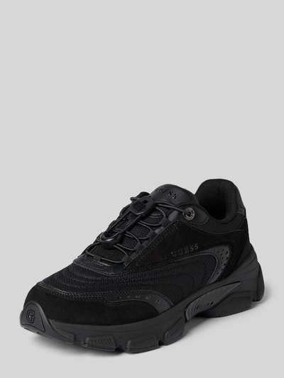 Produktfoto, Sneaker mit profilierter Sohle Modell 'IMERI' von Guess, Schwarz, Abgerundete-Spitze, Schnürung, Label-Detail, Absatzhöhe 4 cm, Schafthöhe 5 cm, Schaftweite 8 cm, strukturierte Mesh- und Wildleder-Textur