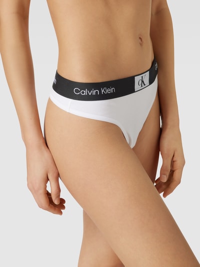 Calvin Klein Underwear Stringi z elastycznym paskiem z logo model ‘MODERN THONG’ Biały 3