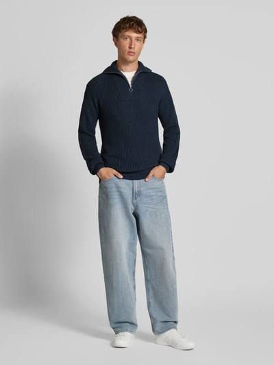 Blend Troyer mit Label-Detail Modell 'DENO' Dunkelblau 1