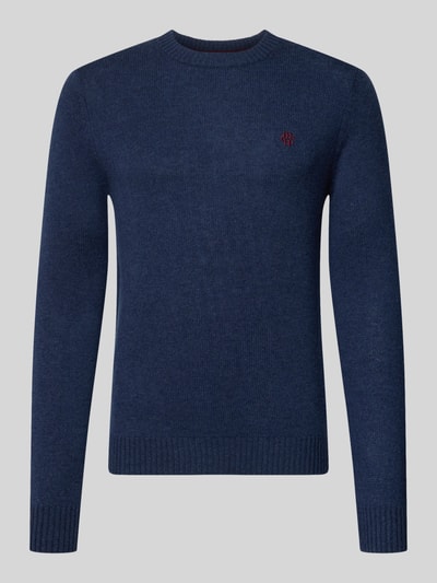Produktfoto, donkerblauwe gebreide pullover van zuiver wol, slim fit, labelstitching van MCNEAL, ribboorden, Heren, ruglengte maat M 66 cm, mouwlengte maat M 69 cm, Slim Fit Strickpullover aus reiner Wolle mit Label-Stitching