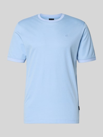 Produktfoto, T-Shirt mit Rundhalsausschnitt von bugatti in Hellblau, Regular Fit, Baumwoll-Mix, dezentes Label-Detail, neutrale Textur