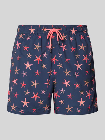 Produktfoto, Regular Fit Badeshorts mit Allover-Motiv-Print von MCNEAL, dunkelblauer Stoff mit bunten Sternen, elastischer Bund, Seitentaschen, Gesäßtasche