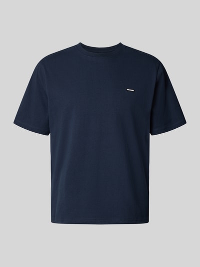 Produktfoto, T-Shirt mit Label-Patch und Rundhalsausschnitt von REVIEW, Herren T-Shirt aus Reine Baumwolle, Boxy-Fit, Rückenlänge 66 cm, dunkelblau