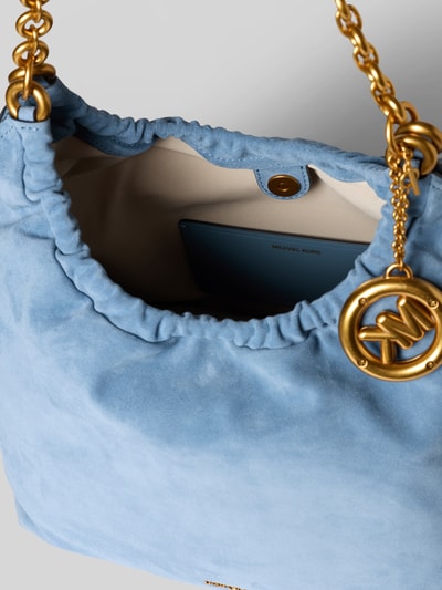Produktfoto, Handtasche aus Leder mit Label-Applikation Modell 'INDIE' von MICHAEL Michael Kors w jasnoniebieskim kolorze, wykończenie ze złotym łańcuchem, zapięcie na magnes, główna komora, Szerokość w rozmiarze 1: 37 cm, długość 37 cm, głębokość 14 cm, długość paska na ramię 60 cm