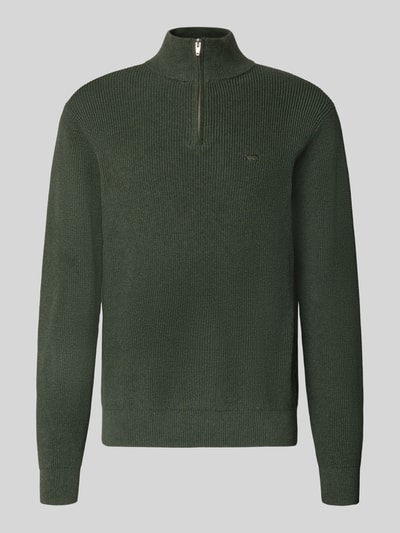 Produktfoto, Strickpullover mit Stehkragen von Levi's®, dunkelgrün, reine Baumwolle, lockerer Schnitt, gerippte Abschlüsse, Reißverschluss.