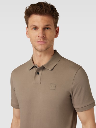 BOSS Orange Koszulka polo o kroju slim fit w jednolitym kolorze Beżowy 3