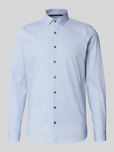 Produktfoto, Slim Fit Business-Hemd mit Kentkragen Modell 'Modern Kent' von OLYMP Level Five, Baumwoll-Mix mit Stretch-Anteil, feine blaue Streifen, Knopfleiste, glatte Textur, Herren Businesshemden.