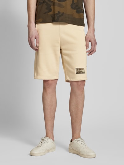 Alpha Industries Regular fit sweatshorts met labelbadge Offwhite - 4