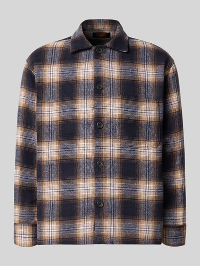 Produktfoto, Regular Fit Hemdjacke mit Brusttasche Modell 'SOHO OLLIE' von JACK & JONES, kariert in Blau, Braun und Weiß, strukturierter Stoff, Kentkragen, durchgehende Knopfleiste, Herren Hemdjacke, Vorderansicht.