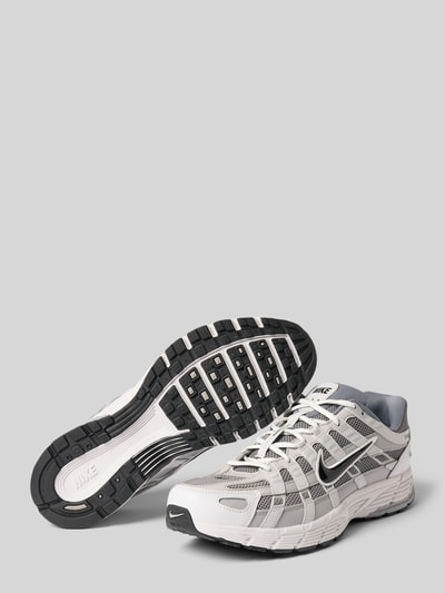 Productfoto, Sneaker met Logo en vetersluiting van Nike in wit met zwart, afgeronde punt, profielzool, hakhoogte maat 45: 4 cm, schachthoogte maat 45: 7 cm, schachtbreedte maat 45: 9 cm, herensneakers