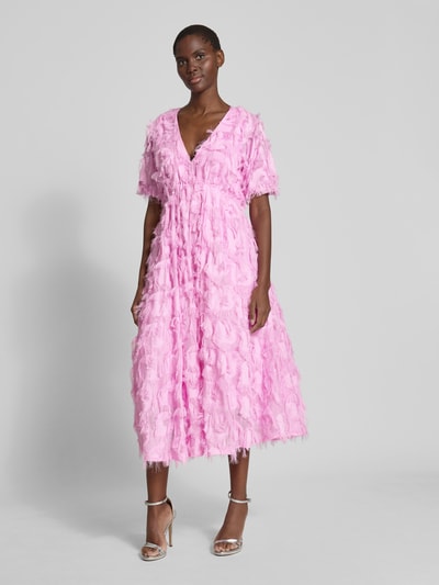 YAS Cocktailkleid mit Strukturmuster Modell 'PAZYLLA' Flieder 4