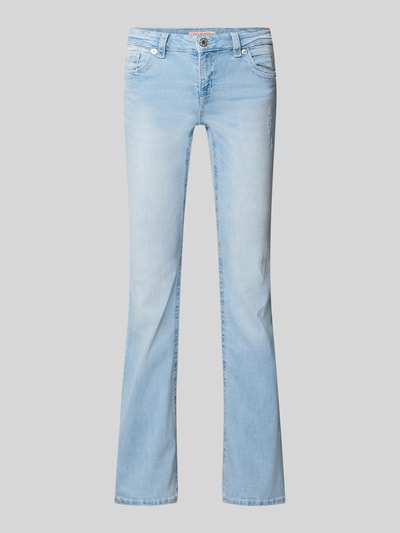 Produktfoto, Flared Jeans im Used-Look Modell 'Poppy' von Gina Tricot aus hellblauem Baumwoll-Mix mit Stretch, 5-Pocket-Design, Frontalansicht