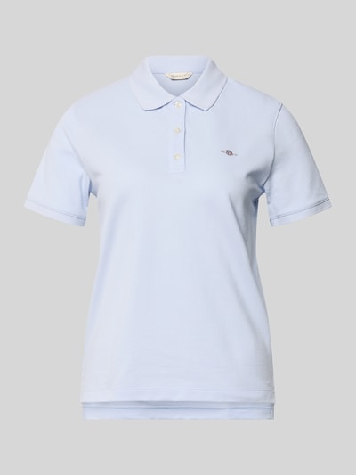 Produktfoto, Poloshirt mit Logo-Stitching und Polokragen von Gant in Hellblau aus Reine Baumwolle, Regular-Fit, kurze Knopfleiste, Rückenlänge 57 cm in Größe S