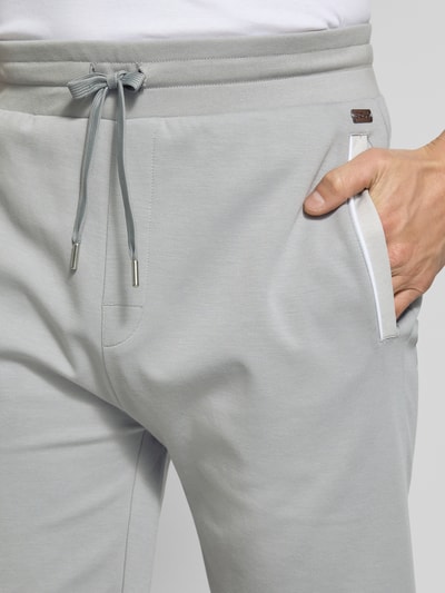 BOSS Regular Fit Sweatshorts aus Baumwoll-Mix Hellgrau 3