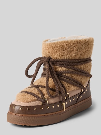 Produktfoto, Boots mit Kontrastbesatz Modell 'Curly Rock' von INUIKII in Beige und Braun, Schnür-Detail, profilierte Sohle, runde Form, Damen-Modell, Absatzhöhe 3 cm, Schafthöhe 15 cm, Schaftweite 15 cm