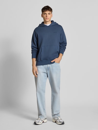 Levi's® Hoodie mit Känguru-Tasche und Label-Stitching Jeansblau 1