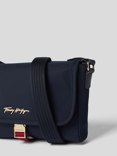 Tommy Hilfiger Umhängetasche mit Logo-Applikation Marine 3