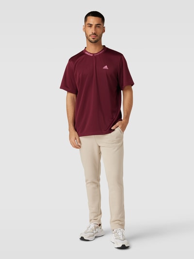 ADIDAS SPORTSWEAR T-Shirt mit Label-Stitching Bordeaux 1