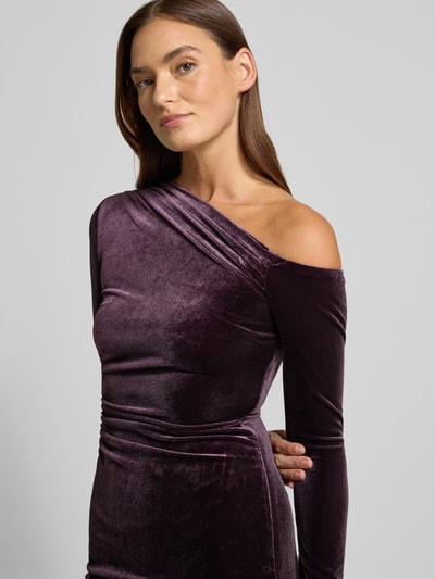 Forever New Cocktailjurk van fluweel in asymmetrische look, model 'Angelina' Prune gemêleerd - 3