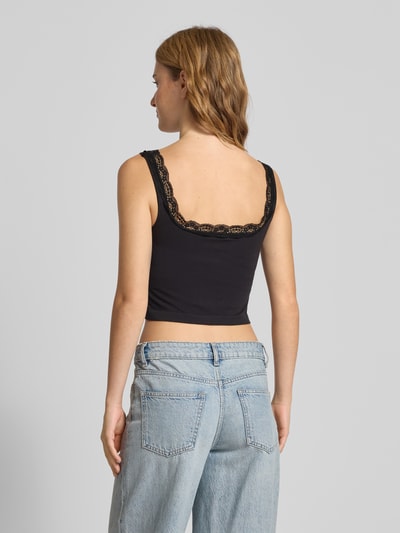 Only Top krótki o kroju slim fit z obszyciem koronką model ‘VICKY’ Czarny 5