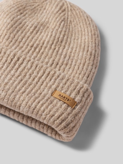Produktfoto, beigefarbene Beanie mit Label-Patch Modell 'Witzia Beanie' von Barts, weiche Rippstruktur, Damen Mütze von Barts