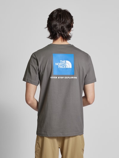 The North Face T-shirt z nadrukiem z logo model ‘REDBOX’ Antracytowy 5