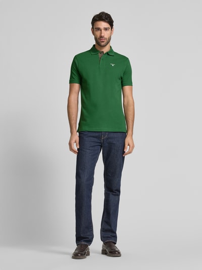 Barbour Slim Fit Poloshirt mit Label-Stitching Oliv 1