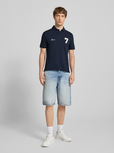 REVIEW Regular Fit Poloshirt mit Logo-Stitching Marine 1