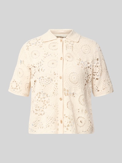 Produktfoto, Bluse in Häkel-Optik mit Knopfleiste von Milano Italy z bawełny w kolorze kremowym, prosty krój, wykładany kołnierz, półprzezroczysty materiał, długość tyłu w rozmiarze S: 54 cm, długość rękawów w rozmiarze S: 26 cm