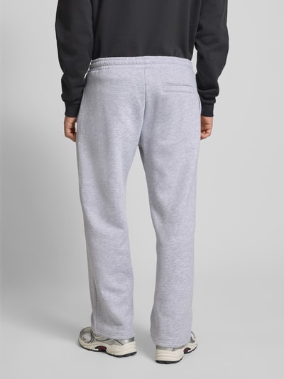 REVIEW Straight Leg Sweatpants mit Label-Print Hellgrau Melange 5