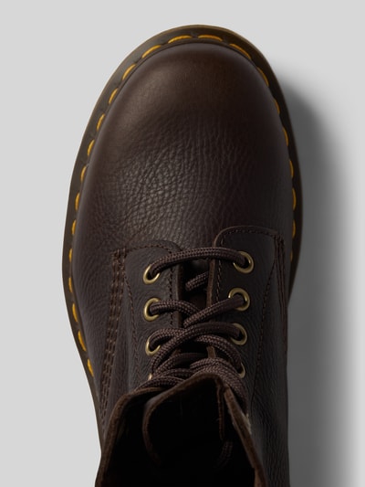 Productfoto, veterboots van Dr. Martens Schnürboots aus echtem Leder Modell 'Pascal' voor dames, bruin echt leer met structuurpatroon, afgeronde vorm, vetersluiting, labeldetail, geprofileerde zool, hakhoogte maat 40: 4 cm, schachthoogte: 14 cm, schachtbreedte: 11 cm
