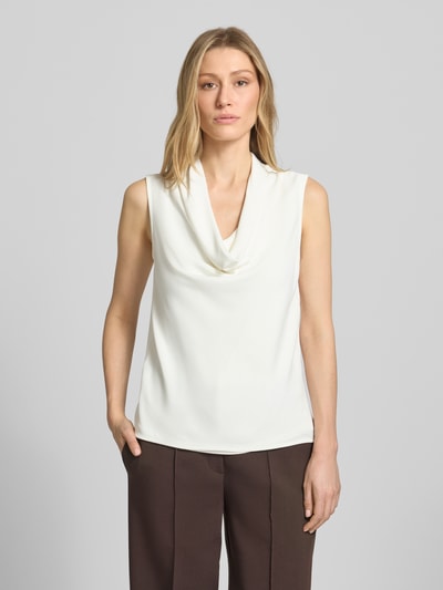 Vrouwenmodel draagt Top met Waterfall-hals van comma, regular fit, viscose-elastaan mix, lichte crème kleur. Vooraanzicht, bovenlichaam.