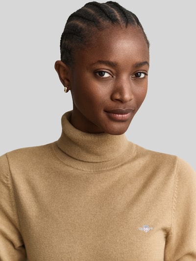 GANT sweter z golfem o kroju regular fit z mieszanki wełny Beżowy 3