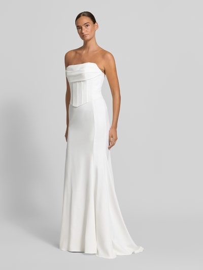 Modelka nosi białe, długie Abendkleid im Off-Shoulder-Look od LUXUAR FASHION, krój slim fit, maksisuknia, sukienka gorsetowa, długość tyłu w rozmiarze 36: 159 cm, szerokość w rozmiarze 36: 40 cm, widok całej sylwetki z przodu.