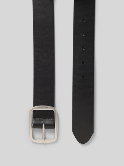 Produktfoto, schwarzer Gürtel aus echtem Rindsleder Modell 'ARINA' von Marc O'Polo mit silberner Schnalle, glatte Textur, Damen Gürtel