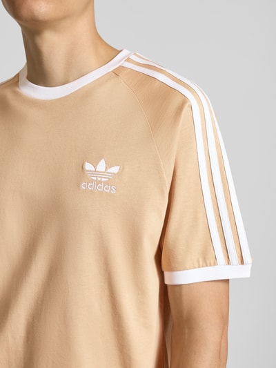 adidas Originals T-Shirt mit Label-Stitching Beige 3