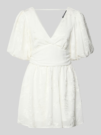 Produktfoto, Minikleid mit Ballonärmeln von Gina Tricot in Weiß mit Embroidery Design, taillierter Schnitt, V-Ausschnitt, strukturierte Textur