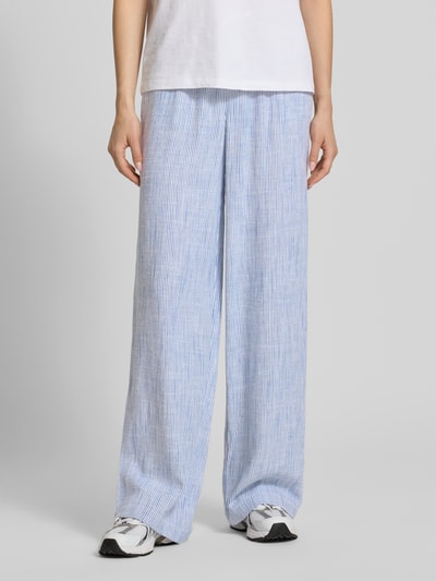 Frauenmodel trägt Loose Fit Weite Hose aus Viskose-Leinen-Mix Modell 'SIESTA' von Only in Two-Tone-Optik mit Flammgarn, seitliche Eingrifftaschen, elastischer Bundabschluss, Ganzkörperansicht von vorne.