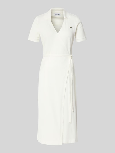 Produktfoto, Slim Fit Wickelkleid aus aus Baumwoll-Mix von Lacoste, efekt: jednolity kolor, długość do kolan, dekolt w serek, wyhaftowane logo, taśma do wiązania, rękaw: krótki rękaw, wykończenie materiału: pika, materiał: mieszanka bawełny