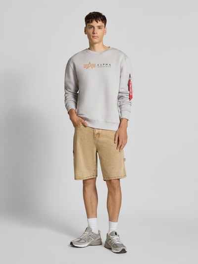 Alpha Industries Sweatshirt mit Label-Print Hellgrau 1