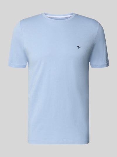 Produktfoto, T-Shirt mit Rundhalsausschnitt und Label-Stitching von Fynch-Hatton in Hellblau, Reine Baumwolle, Regular-Fit, Rückenlänge 71 cm bei Größe M.