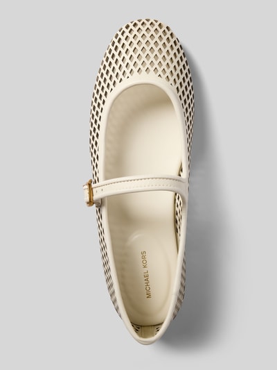 Produktfoto, Ballerinas aus echtem Leder Modell 'NELLIE' von MICHAEL Michael Kors in Creme mit Lochmuster, schmalem Riemen, glatter Sohle