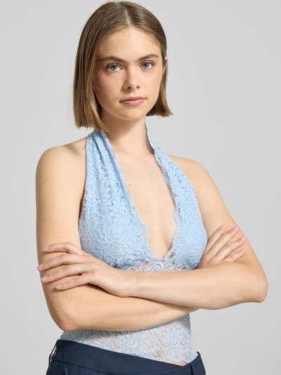 Gina Tricot Neckholder-Top aus Spitze Hellblau 3