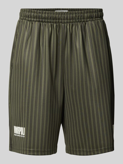 Produktfoto, grün-schwarze Regular Fit Shorts mit Label-Print Modell 'Lama' von Wood Wood, elastischer Bund, feine Streifenstruktur