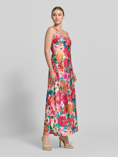 Kobiece model prezentuje Maxikleid mit floralem Allover-Print von ROBE LÉGÈRE, kolorowy wzór kwiatowy, dopasowany krój, okrągły dekolt, bez rękawów, długość tyłu w rozmiarze 36: 140 cm, szerokość w rozmiarze 36: 45 cm, widok z przodu całej sylwetki.