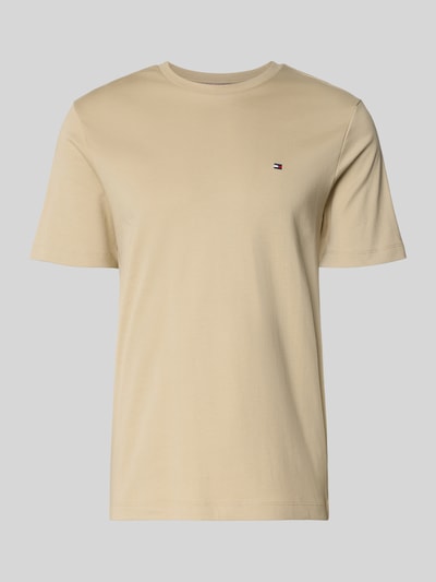 Productfoto, Regular Fit T-Shirt uit zuivere katoen van Tommy Hilfiger in effen beige, korte mouw, ronde hals, logodetail, interlook structuur.