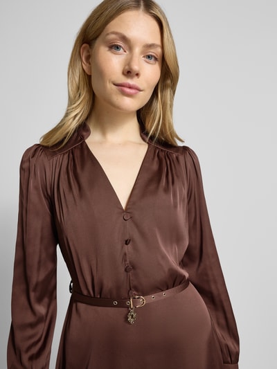 Rinascimento Abendkleid aus Satin mit V-Ausschnitt und Gürtel Dunkelbraun 3